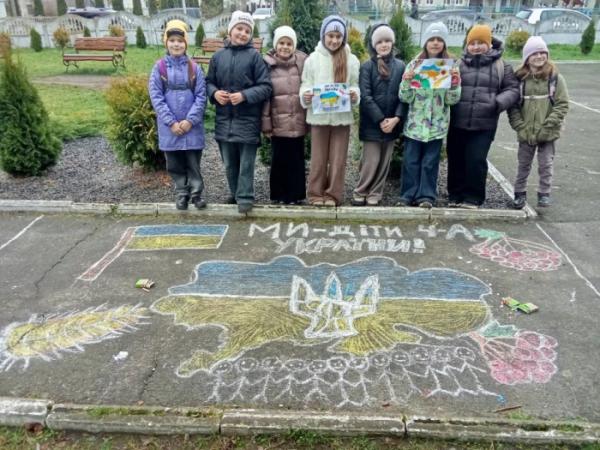 Ярмаркували вперше, а зібраною сумою вразили всіх: у Рожищенському ліцеї №3 пройшов тиждень початкових класів3