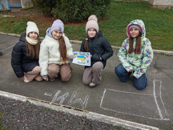 Ярмаркували вперше, а зібраною сумою вразили всіх: у Рожищенському ліцеї №3 пройшов тиждень початкових класів5
