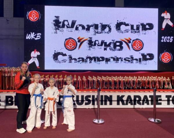 Юні каратистки Корецької ДЮСШ представили Україну на світових змаганнях у Польщі та здобули призове місце3