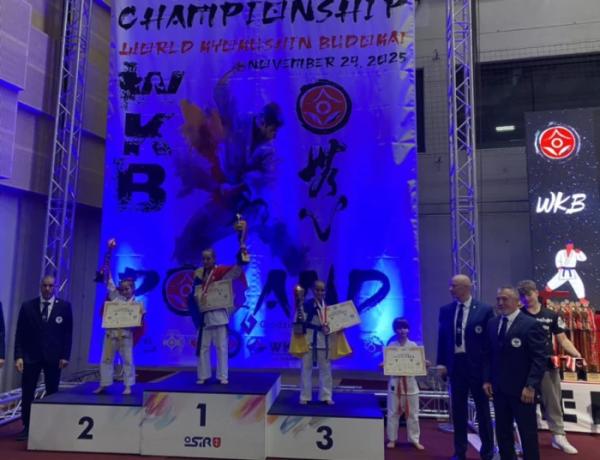 Юні каратистки Корецької ДЮСШ представили Україну на світових змаганнях у Польщі та здобули призове місце7