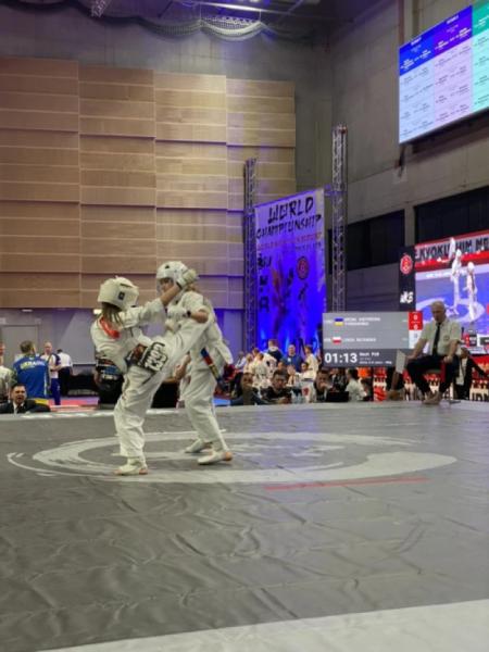 Юні каратистки Корецької ДЮСШ представили Україну на світових змаганнях у Польщі та здобули призове місце2