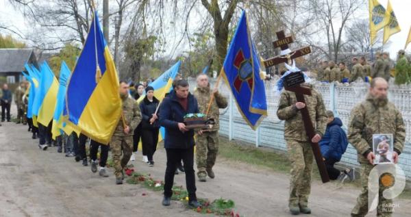 Похорон Сергія Мельниковича. Дібрівськ. 07.11.25. Фото Семена Полюховича Похорон Сергія Мельниковича. Дібрівськ. 07.11.25. Фото Семена Полюховича