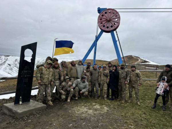 На Драгобраті відкрили пам’ятник герою України «Да Вінчі»3