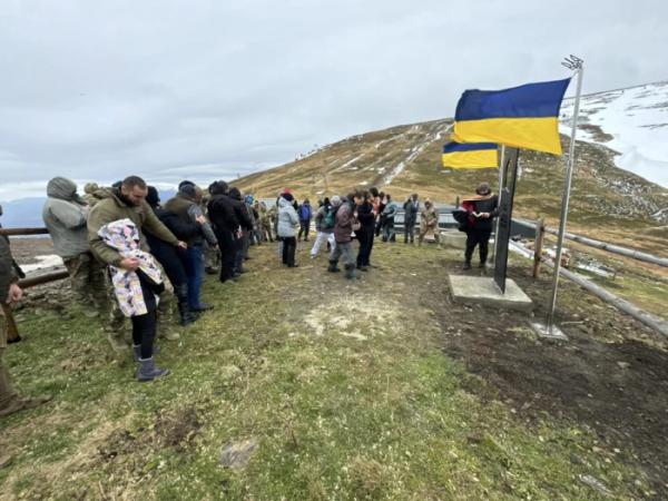 На Драгобраті відкрили пам’ятник герою України «Да Вінчі»1