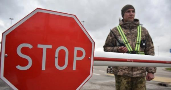 Через технічний збій на кордоні тимчасово зупинили пропуск громадян і транспорту