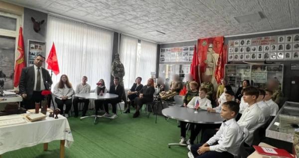 Пропагандистський «урок» в окупованій частині Херсонщини / Окупаційне медіа Пропагандистський «урок» в окупованій частині Херсонщини / Окупаційне медіа