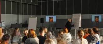 Окупанти на Арабатській Стрілці навчають вчителів-колаборантів «інноваційним методикам» в дитячій пропаганді