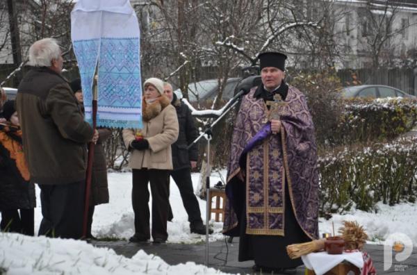 Пам’ять, що болить крізь покоління: Радивилівська громада вшанувала загиблих у Голодоморі2