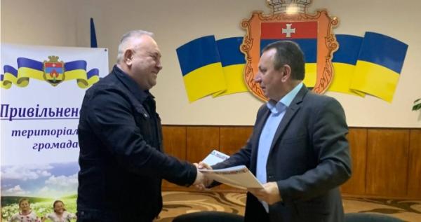 Візит у Привільне делегації з Херсонщини відбувся в межах всеукраїнського проєкту «Пліч-о-пліч» і став не лише формальним кроком, а знаком підтримки та взаємної стійкості.