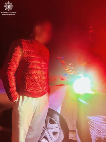 Під час дії комендантської години біля Ковеля впіймали п'яного водія Toyota2