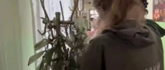 Росіяни змушують дітей у Скадовському районі плести маскувальні сітки для окупаційних військ