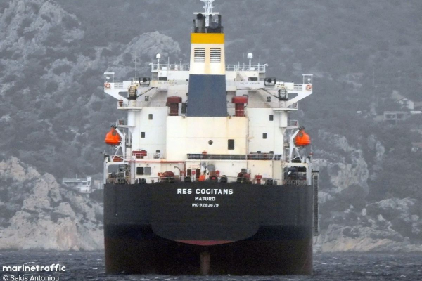 Російські нафтопродукти з Балтики до країн ЄС та до рейдових перевалок за серпень 2025 року0