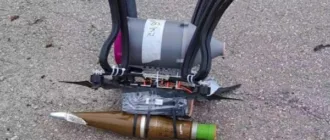 Російські терористи з дрона атакували автівку в Херсоні