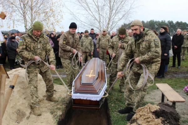 Рожищенська громада попрощалась із захисником України Василем Савичем30