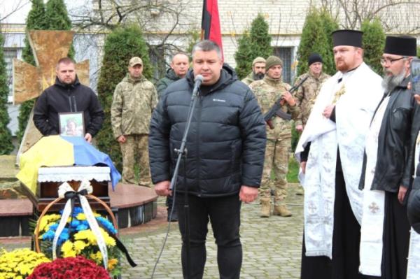 Рожищенська громада попрощалась із захисником України Василем Савичем7