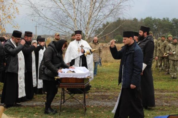 Рожищенська громада попрощалась із захисником України Василем Савичем25