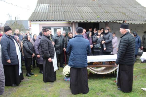 Рожищенська громада попрощалась із захисником України Василем Савичем13