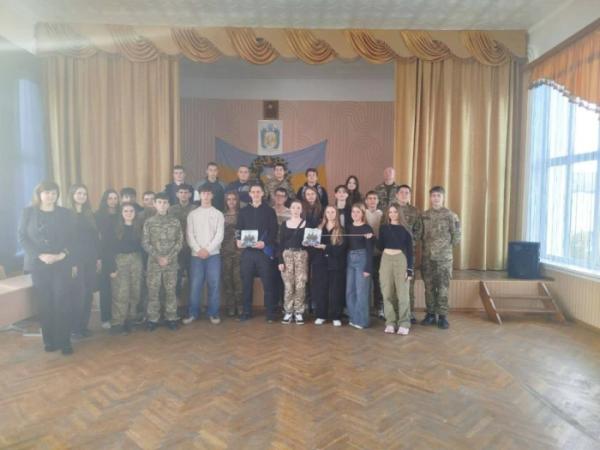 Школярам із Оженина презентували першу у світі настільну гру про дрони2