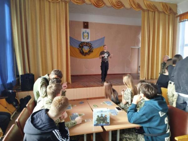 Школярам із Оженина презентували першу у світі настільну гру про дрони6