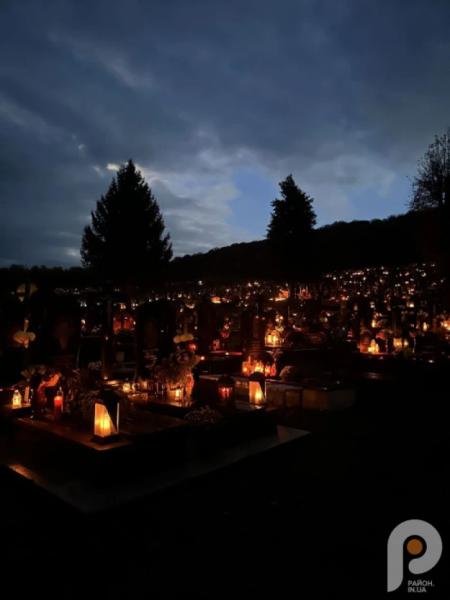 Світло свічок і тиша молитви: свалявчани відзначили День пам’яті померлих4