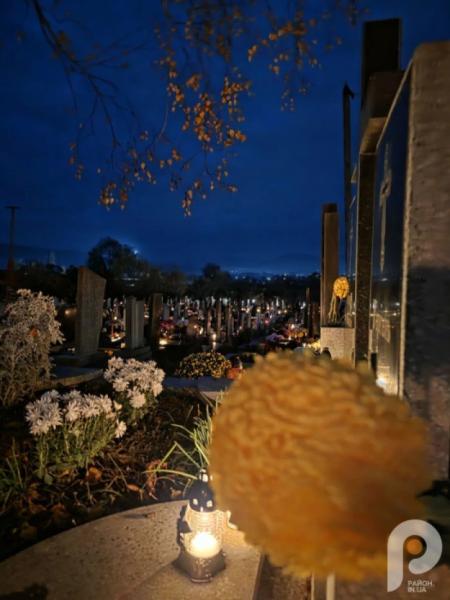 Світло свічок і тиша молитви: свалявчани відзначили День пам’яті померлих8