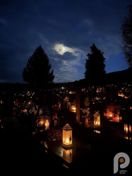 Світло свічок і тиша молитви: свалявчани відзначили День пам’яті померлих1