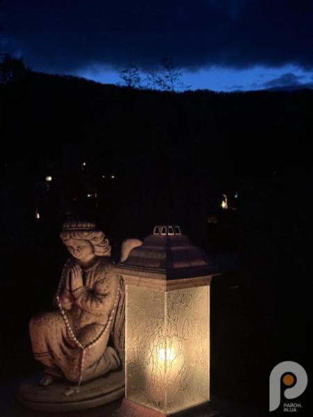 Світло свічок і тиша молитви: свалявчани відзначили День пам’яті померлих3