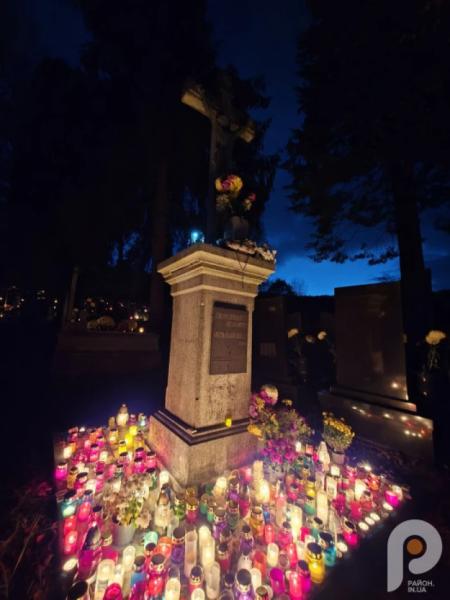 Світло свічок і тиша молитви: свалявчани відзначили День пам’яті померлих16