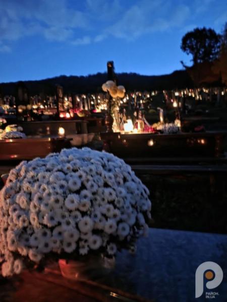 Світло свічок і тиша молитви: свалявчани відзначили День пам’яті померлих21