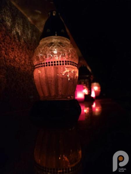 Світло свічок і тиша молитви: свалявчани відзначили День пам’яті померлих15