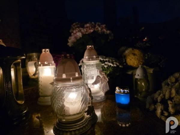 Світло свічок і тиша молитви: свалявчани відзначили День пам’яті померлих20