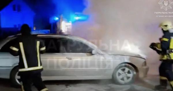 У Ковелі на Володимирській горіла автівка У Ковелі на Володимирській горіла автівка