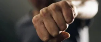 У Луцьку словесна перепалка між чоловіками закінчилася жорстоким побиттям