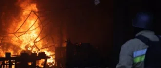 У Миколаєві рятувальники ліквідують наслідки ворожої атаки