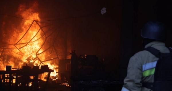 У Миколаїві внаслідок ворожої атаки дронами виникла пожежа