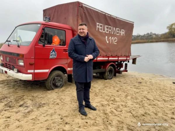 У нововолинське озеро запустили близько пів тонни риби3