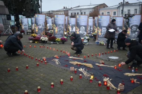 У світлі свіч скорботи: Дубенщина вшанувала пам’ять жертв Голодоморів1