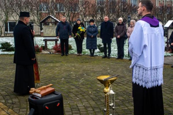 У світлі свіч скорботи: Дубенщина вшанувала пам’ять жертв Голодоморів8