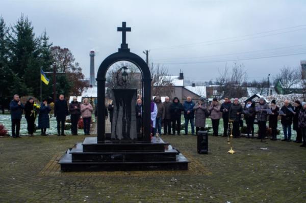 У світлі свіч скорботи: Дубенщина вшанувала пам’ять жертв Голодоморів5