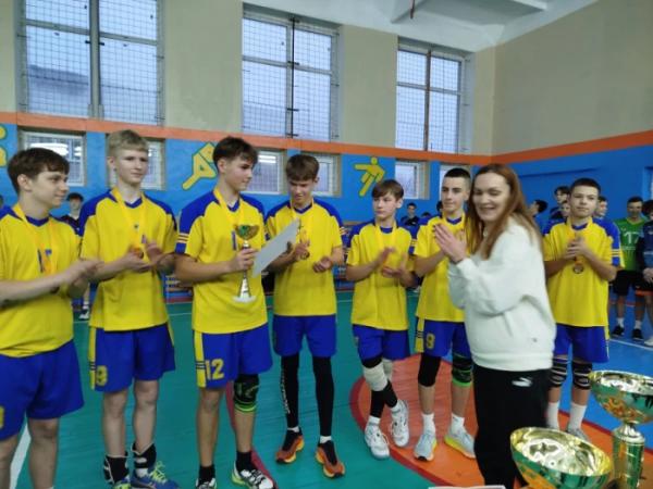 У волейбольному турнірі пам'яті тренера Петра Біляшевича змагалися команди з Рожища, Ратного, Ковеля та Луцька3