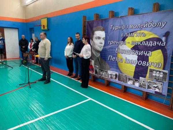 У волейбольному турнірі пам'яті тренера Петра Біляшевича змагалися команди з Рожища, Ратного, Ковеля та Луцька5