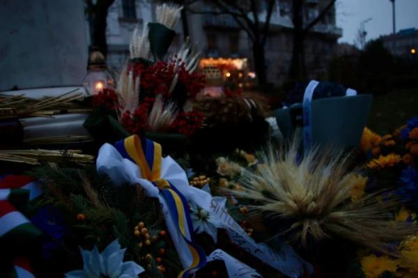 Українська громада в Угорщині вшанувала жертв Голодомору акцією «Запали свічку пам’яті» в Будапешті1