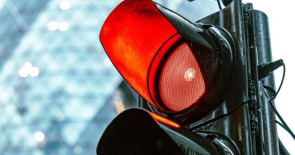 В Одесі під час хвилини мовчання на кількох перехрестях світлофори працюватимуть у режимі «червоний для всіх»