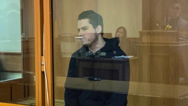 Артемій Рябчук у залі суду, 23 жовтня 2024 року. Суспільне Дніпро Артемій Рябчук у залі суду, 23 жовтня 2024 року. Суспільне Дніпро