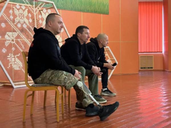 Від служби до мирного життя: ветерани поділилися досвідом із ліцеїстами Луцька2