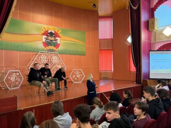 Від служби до мирного життя: ветерани поділилися досвідом із ліцеїстами Луцька4