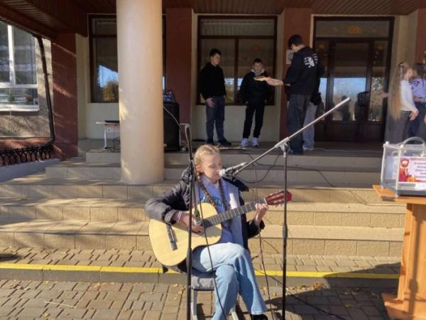 Вже третій рік поспіль: Радивилівська громада провела благодійні шкільні ярмарки для підтримки захисників3