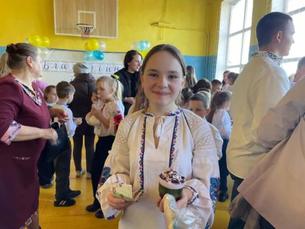 Вже третій рік поспіль: Радивилівська громада провела благодійні шкільні ярмарки для підтримки захисників8