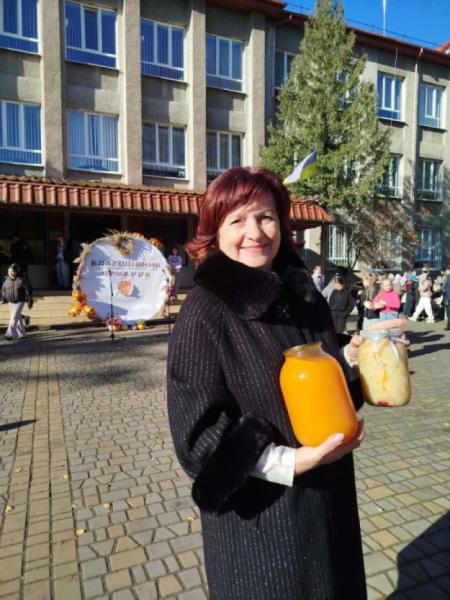 Вже третій рік поспіль: Радивилівська громада провела благодійні шкільні ярмарки для підтримки захисників2