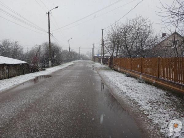 Зима близько: у Старій Вижівці випав перший сніг6